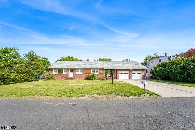 1st image of 62 Willow Ave