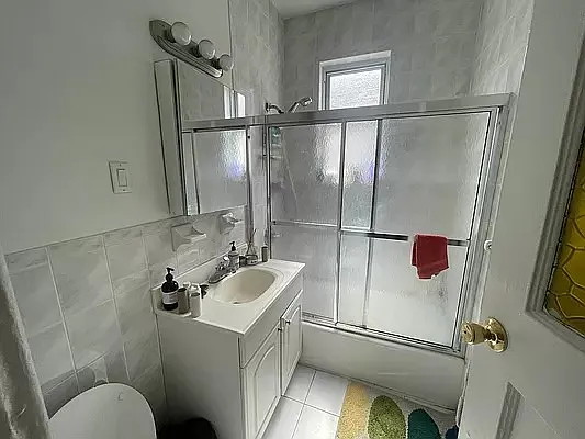 Rented by Metropolis International Realty Inc. | media 14