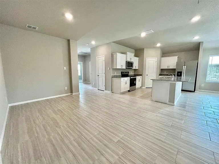 16432 Severn Ln — Photo 9