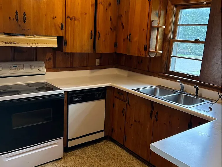 2303 Rasberry St — Photo 2