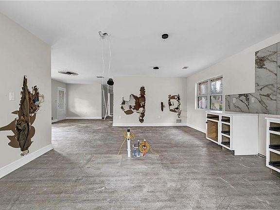 3rd image of 2323 Tilson Cir