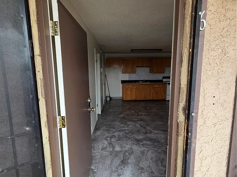 3712 Royal Crest St #6 — Photo 2