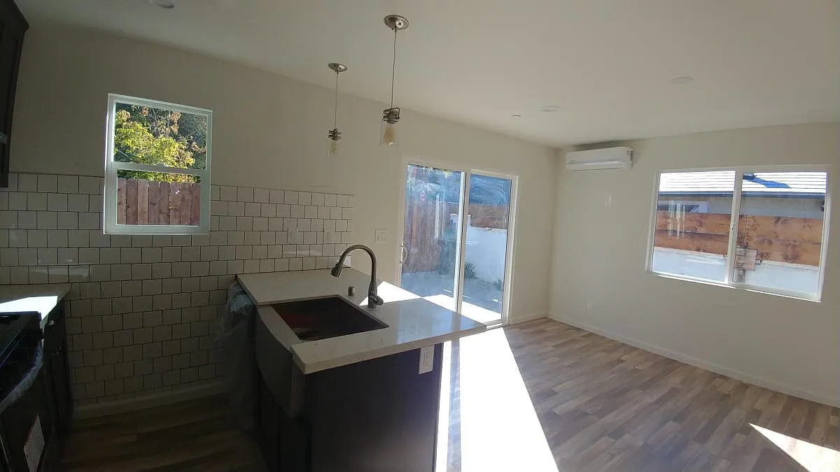 10832 Odell Ave — Photo 4
