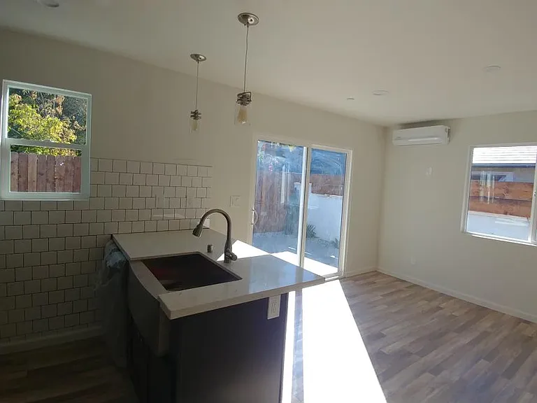 10832 Odell Ave — Photo 4