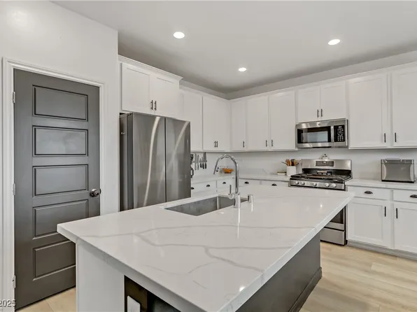 7122 Red Gulch St, North Las Vegas, NV 89084