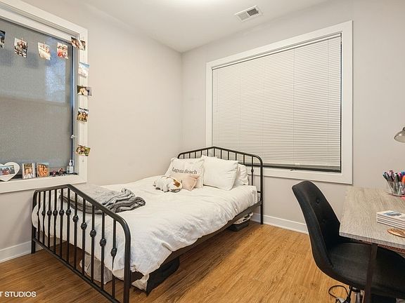5th image of 928 W Oakdale Ave #G
