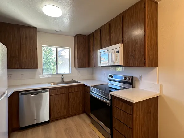 650 W Gonzales Rd APT 7, Oxnard, CA 93036