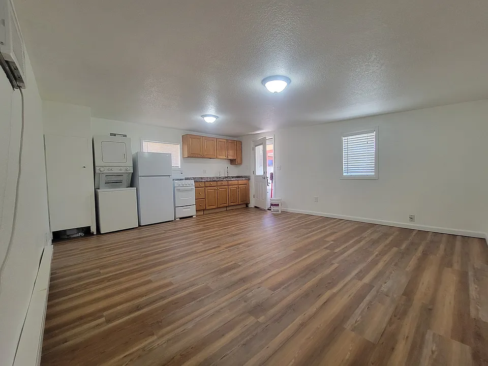 4433 S Fox St #2
