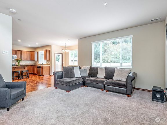 5th image of 7634 Brianna Court SE