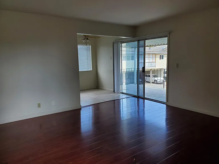 885 Burbank Dr #4 — Photo 1