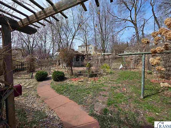 24th image of 304 N 8th St