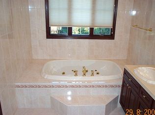 240 Grace Ave, Secaucus, NJ 07094