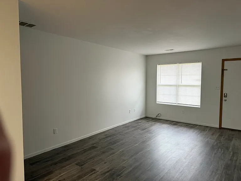 309 Alan St — Photo 6