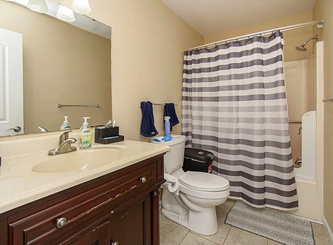 4 bed, 2.5 bath, 1440 sqft, $2,400 — Photo 4