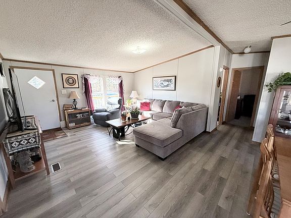 4th image of 100 Woodland Dr