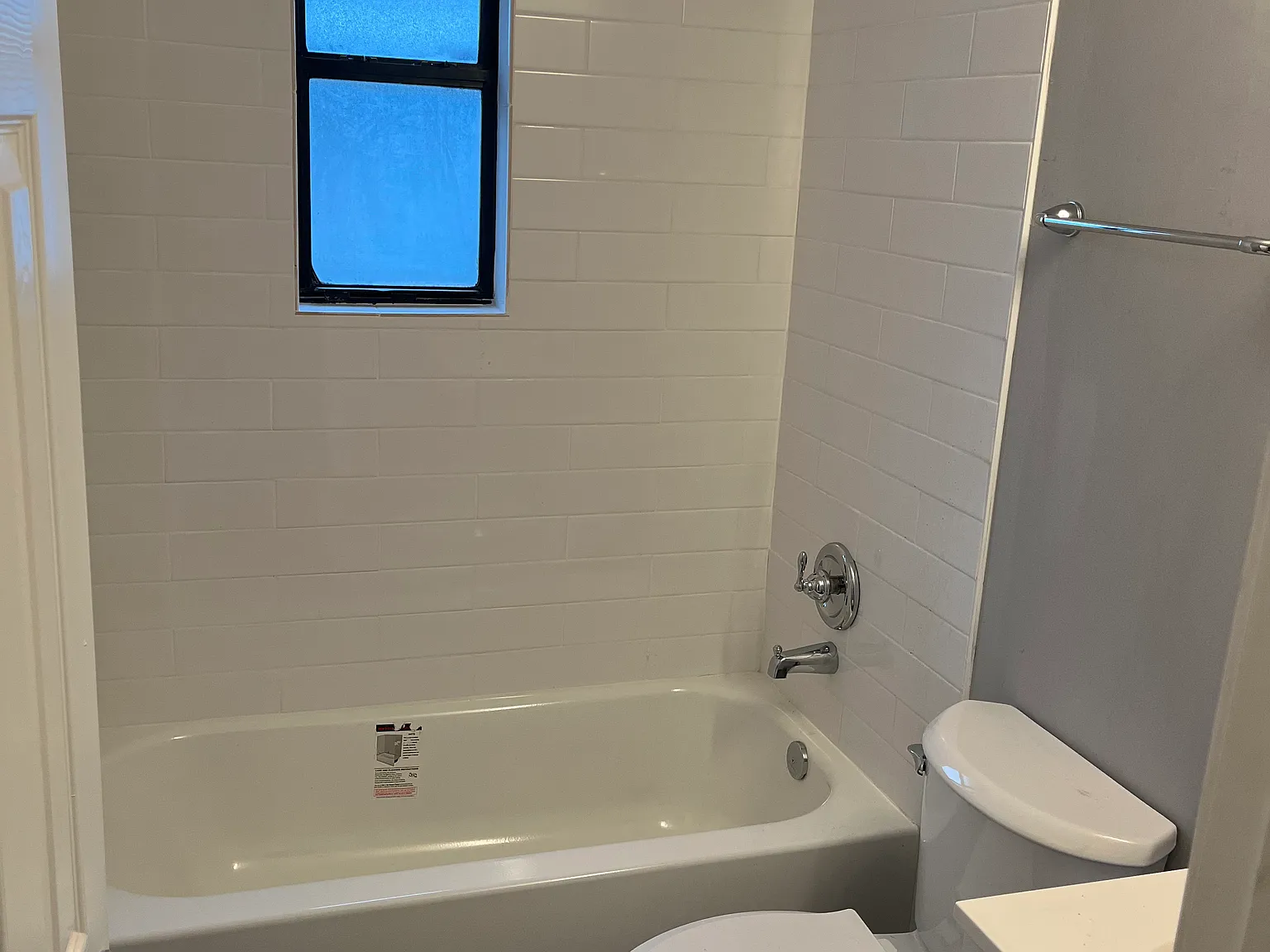 3 bed, 976 sqft, $1,150 — Photo 2