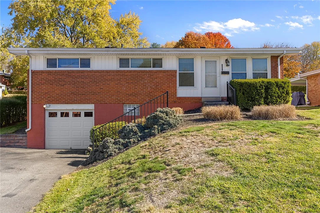 587 Firethorne Dr photo 1