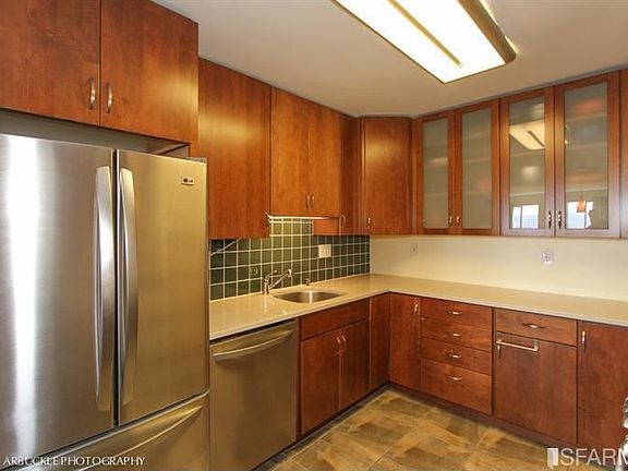 5th image of 999 Wisconsin St APT 11
