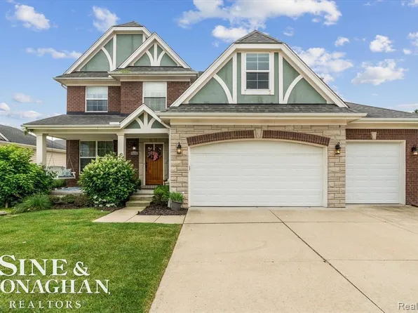 26716 Boston Dr, Chesterfield, MI 48051