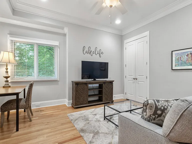 Flex/office space on main floor