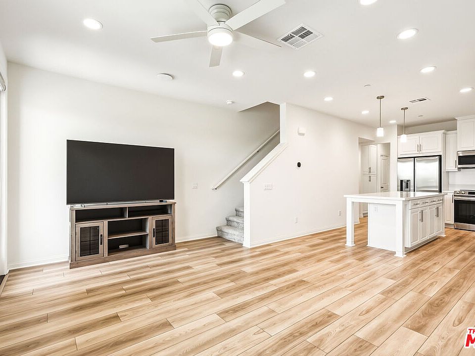 1st image of 1095 N Harbor Blvd