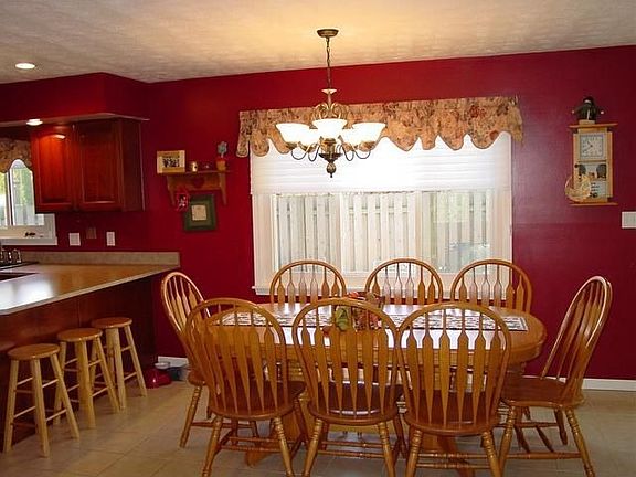 Eat-in kitchen