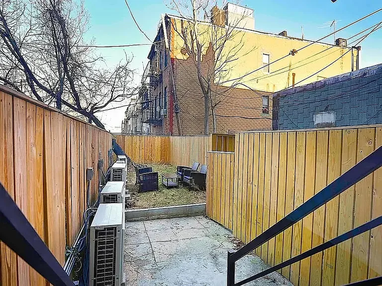 157 Wilson Ave #1R — Photo 9
