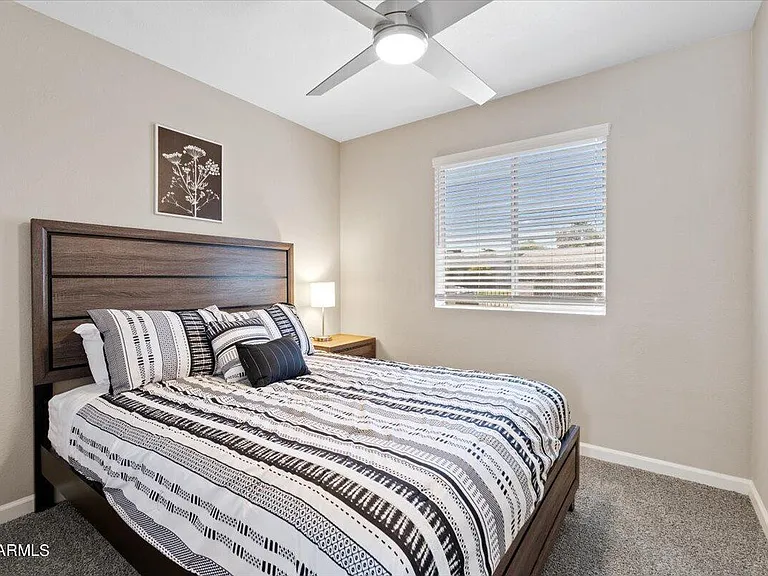 1014 W Angela Dr — Photo 15