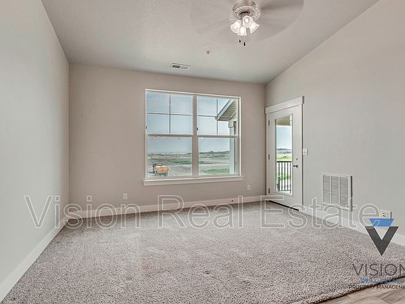 5th image of 40 W Silver Springs Dr