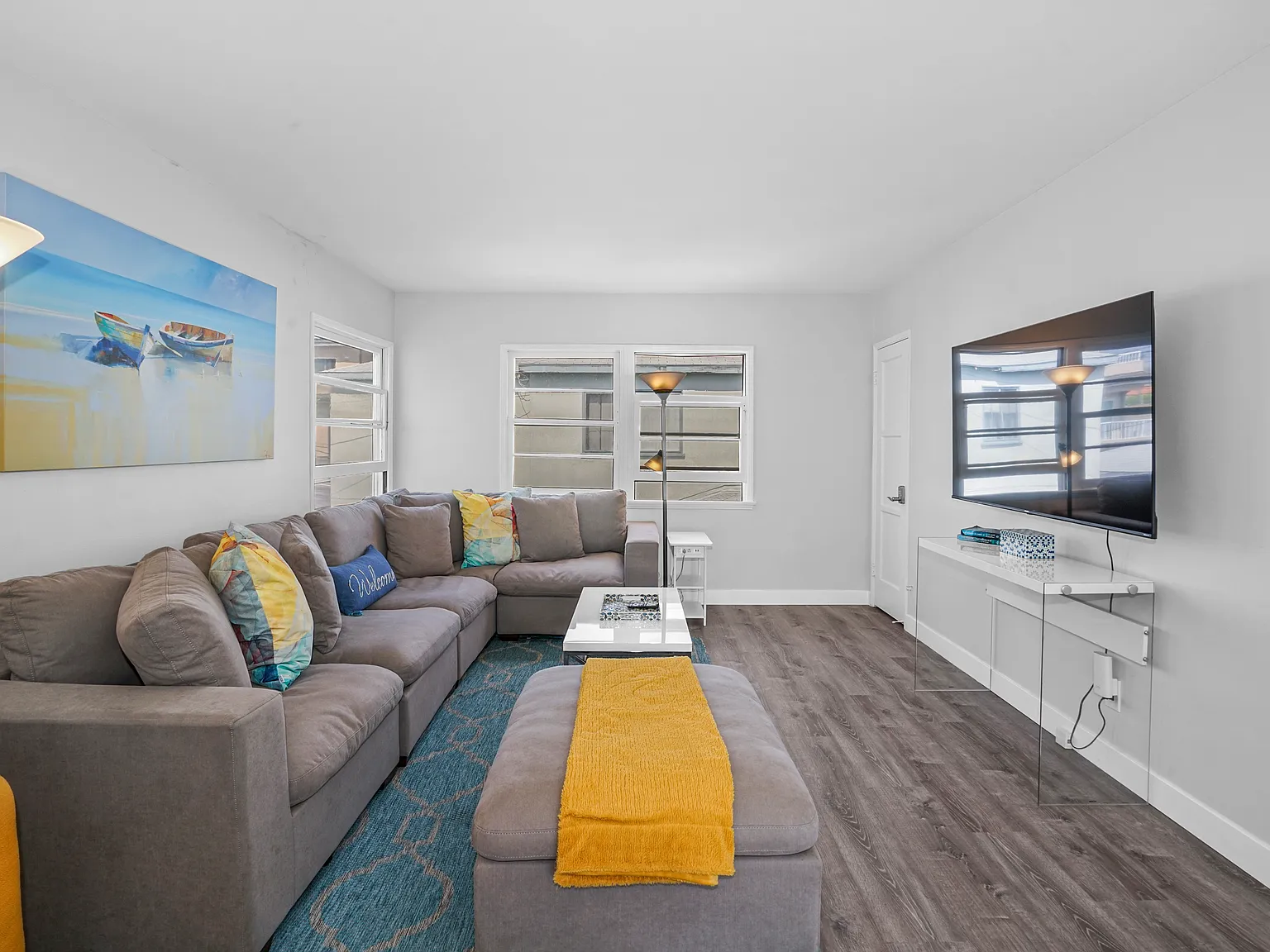 2 bed, 833 sqft, $3,995 — Photo 4
