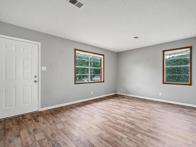 312 W College Ave — Photo 9