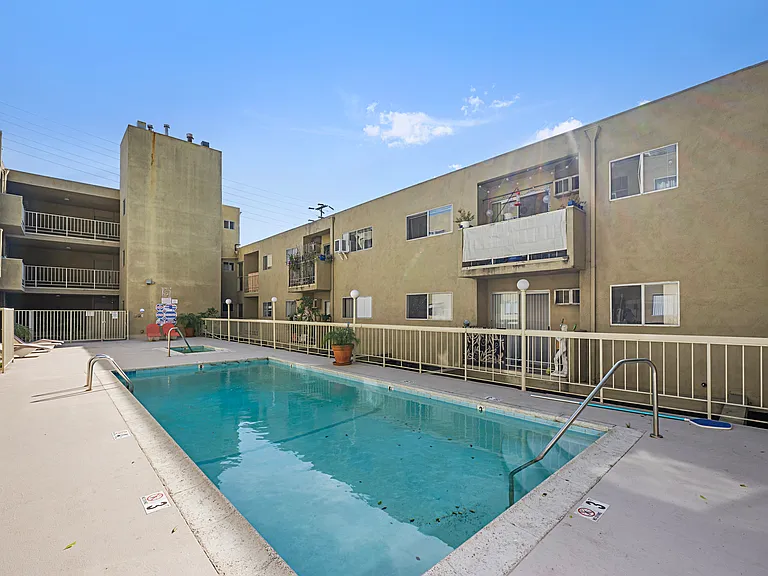 Ten Eleven Palm Avenue — Photo 11