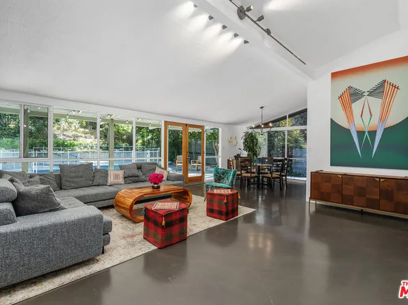 3641 Woodcliff Rd, Sherman Oaks, CA 91403