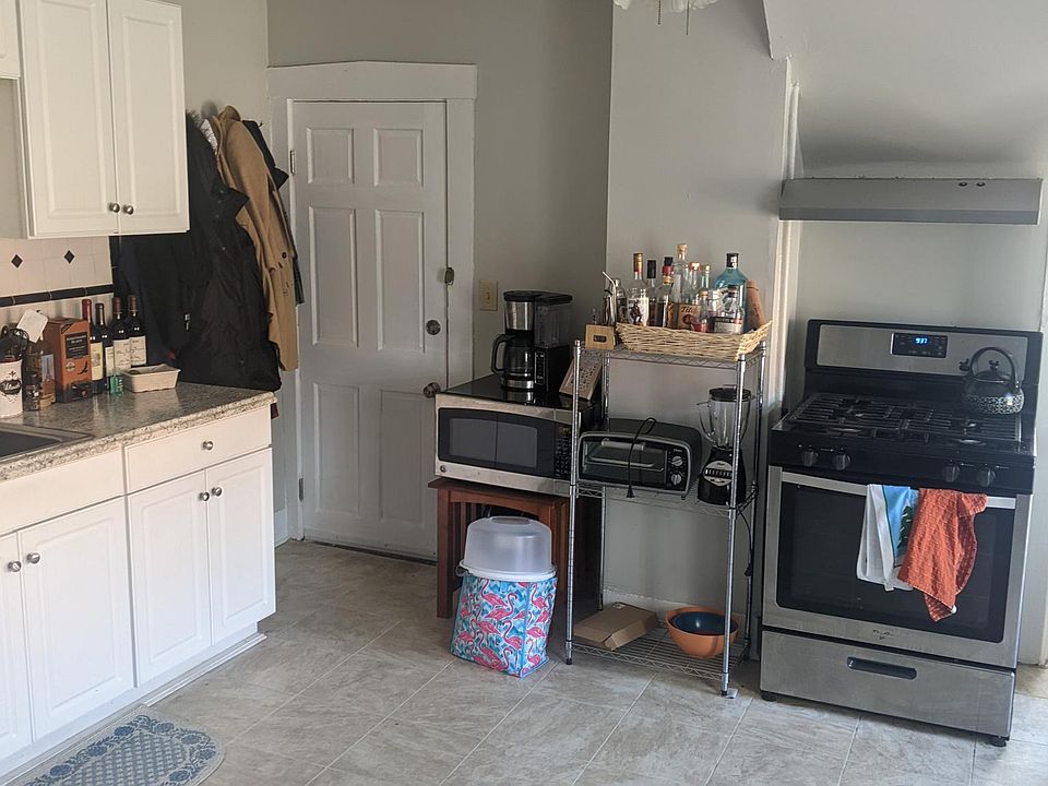 Eat in Kitchen with gas stove