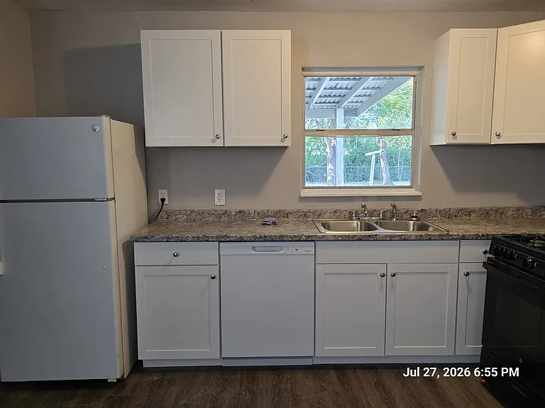 3325 Lasses Blvd — Photo 1