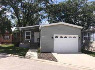 1166 Country Club Rd, Elgin, IL 60123