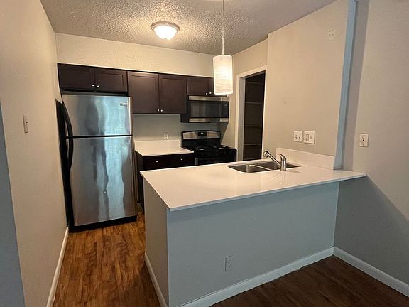 4th image of 1202 Newning Ave APT 211