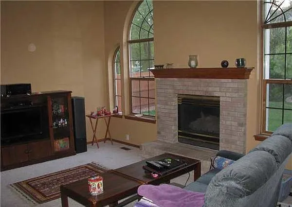 7640 Lonergan Ct — Photo 5