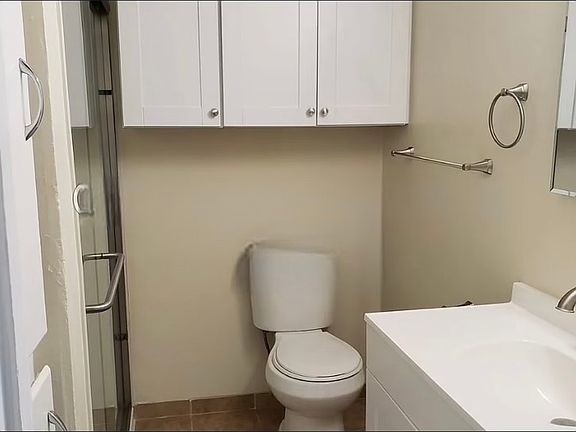 3rd image of 330 W Tregallas Rd