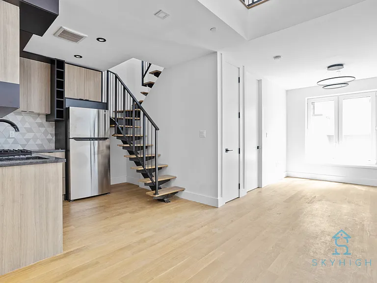 11 Lewis Ave #PENTHOUSE — Photo 3
