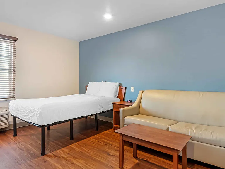 Deluxe Studio - 1 Full Bed