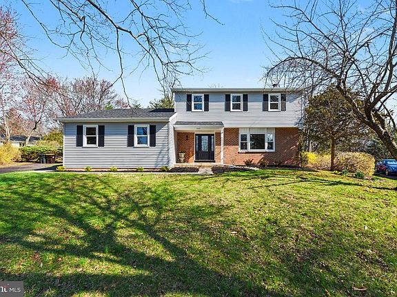 2nd image of 1509 Saint Andrews Way