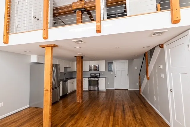 632 N College St — Photo 3