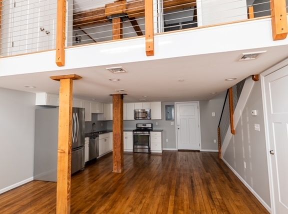 3rd image of 632 N College St #10981009