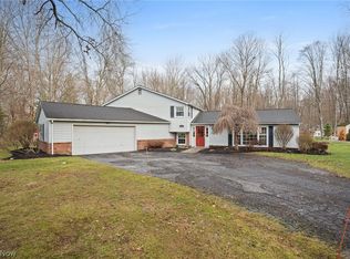 8678 Apple Hill Rd, Chagrin Falls, OH 44023