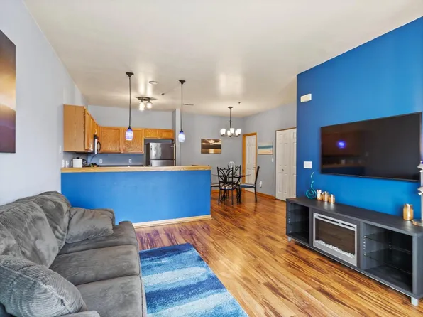 2428 Fox River PARKWAY #K, Waukesha, WI 53189