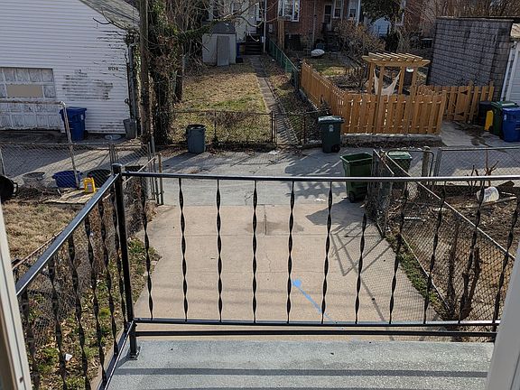 5th image of 747 Melville Ave