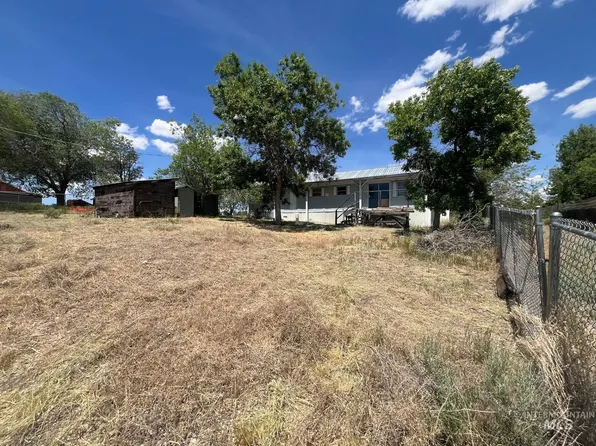 106-108 Gates Dr, Shoshone, ID 83352