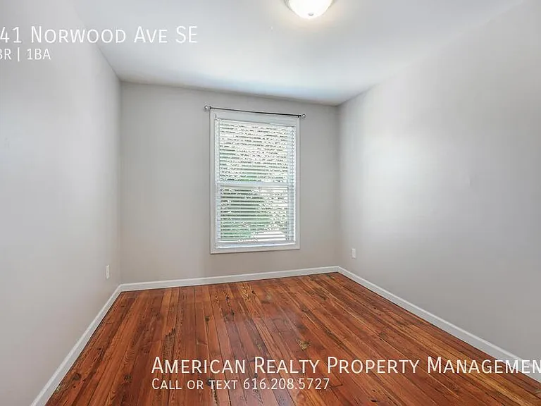 541 Norwood Ave SE — Photo 10