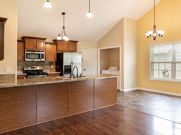 5th image of 3813 Maliki Dr